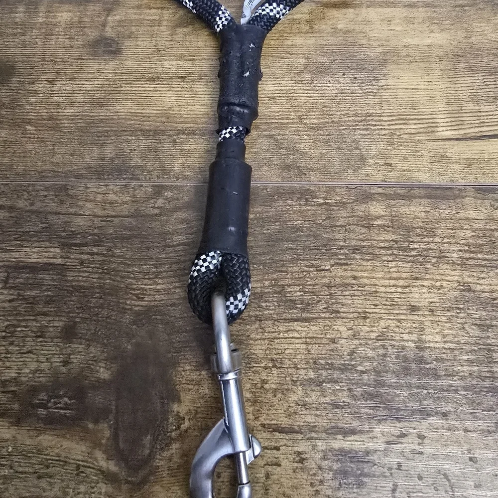Large Handle Leash Attachment For Extra Tight Grip
